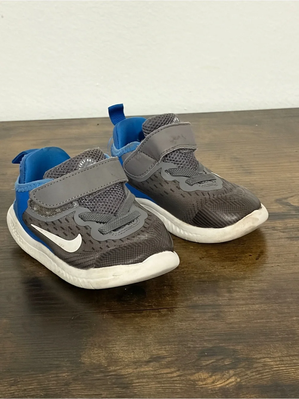 Nike Kids' Gray & Blue Athletic Sneakers | Nike Free Run | Size 7C